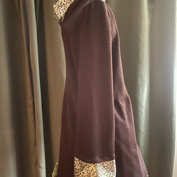 Lightweight brown sweater w/mock collar and cuffs in brown/tan/black pattern. - Picture 3 of 6